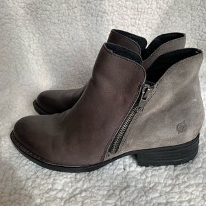 Born Women’s short bootie 8.5M Gray leather/suede